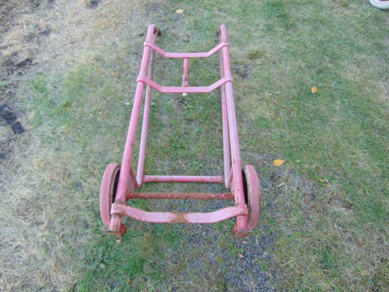 lot 125 image: Barrel Cart