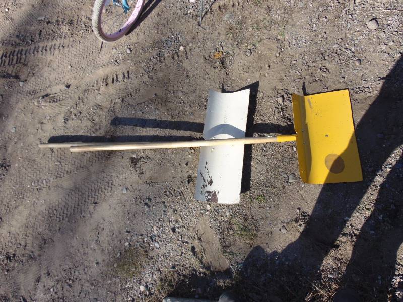 lot 131 image: (1) Kids Bike and (2) Snow Shovels