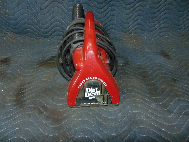 lot 146 image: Dirt Devil Vacuum