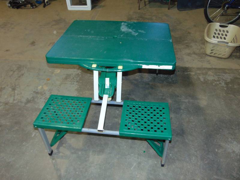 lot 176 image: Kids Picnic Table
