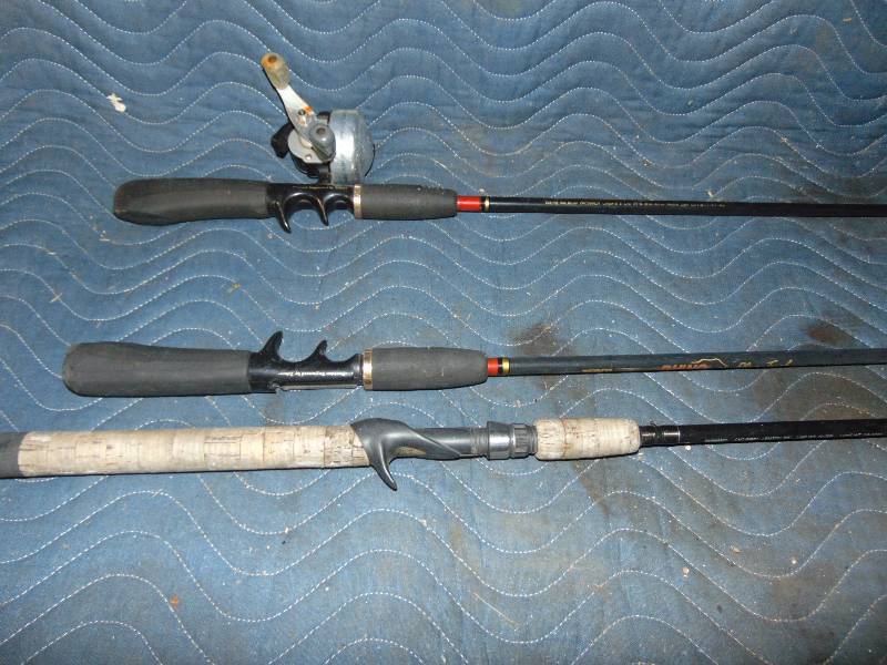 lot 179 image: (3) Fish Rods and (1) Reel