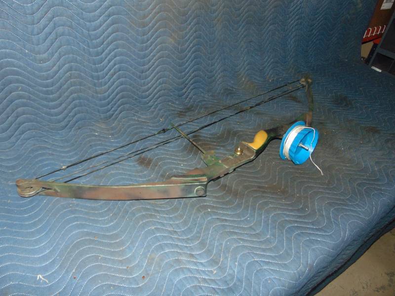 lot 180 image: Bow with Spool For Shooting Carp