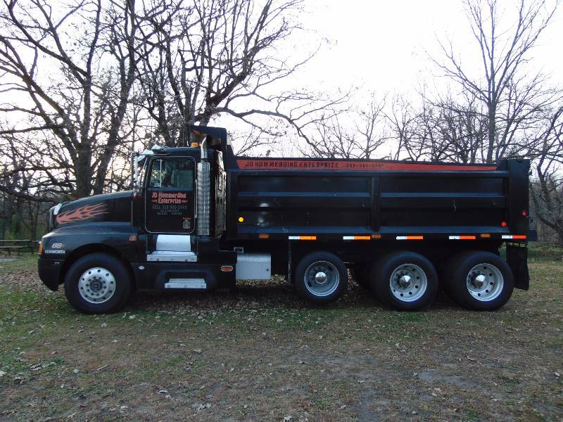 lot 1 image: 1988 Kenworth T-600 Tri-Axle Dump Truck