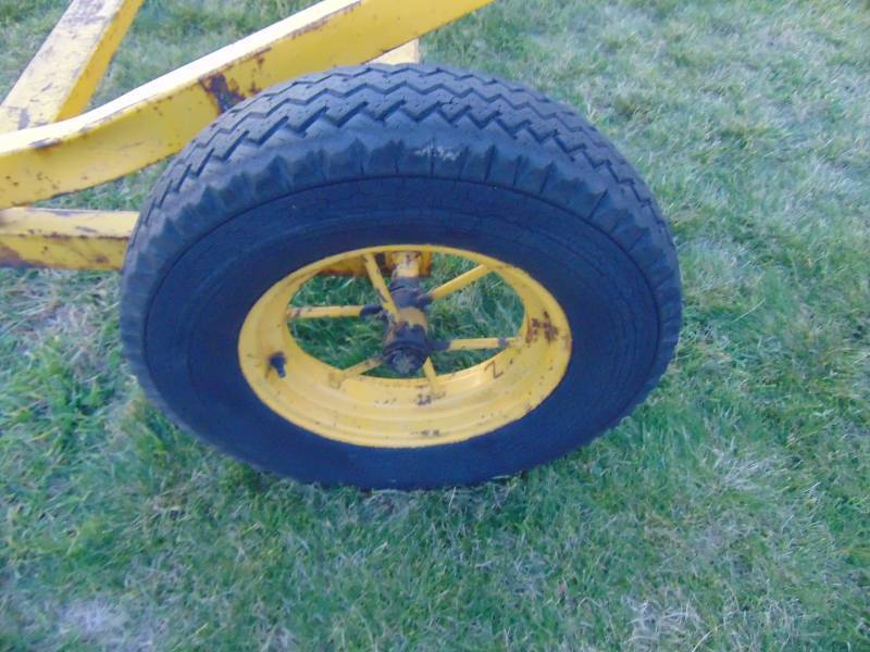 lot 186 image: Towable Auger