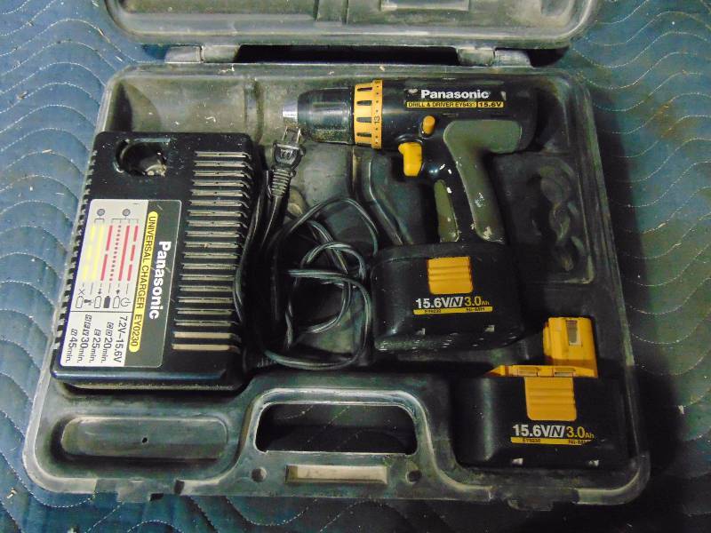 lot 200 image: Panasonic Cordless Drill With Case Batteries and Charger