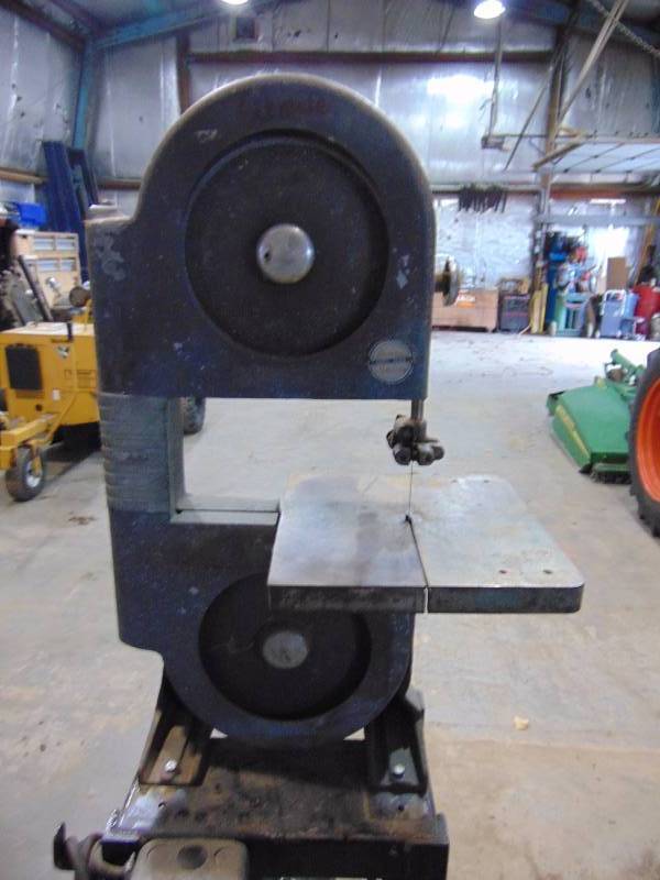 lot 201 image: Steel Cutting Band Saw On Stand