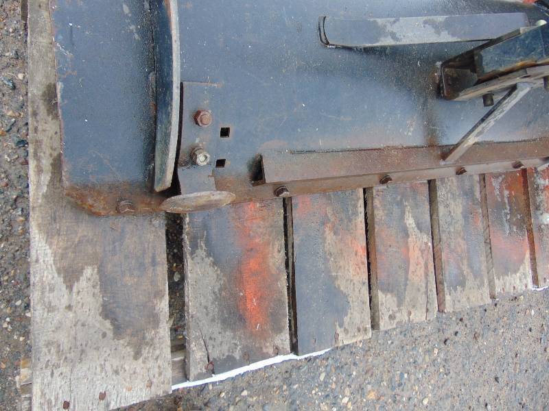 lot 206 image: 42 Snow Blade