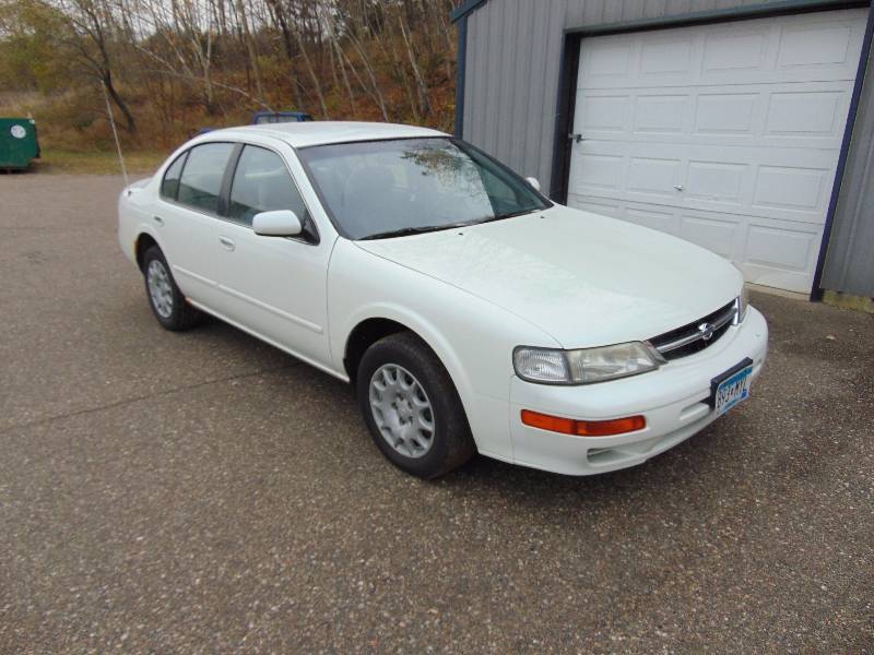 lot 2 image: 1999 Nissan Maxima 4 Door