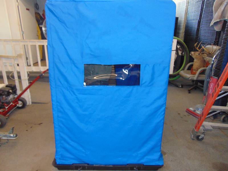 lot 235 image: Clam 460 Portable Fish House
