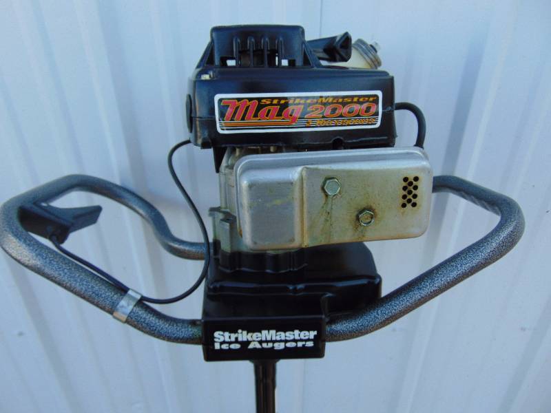 lot 236 image: Strikemaster Mag 2000 Ice Auger