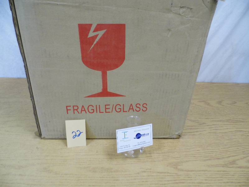 lot 22 image: Case of 30 Vase Placecard Holders