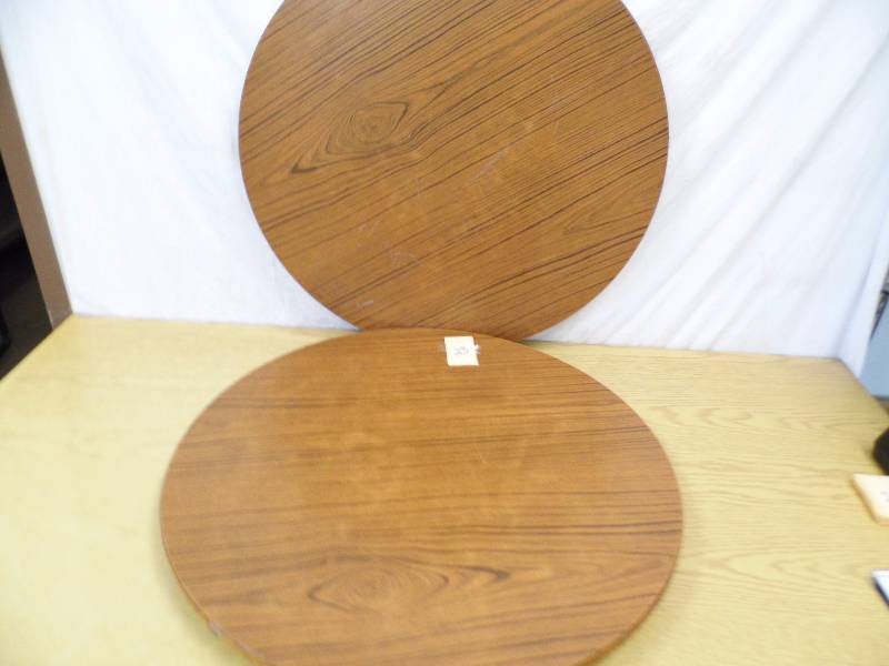 lot 23 image: 2 - Lazy Susans