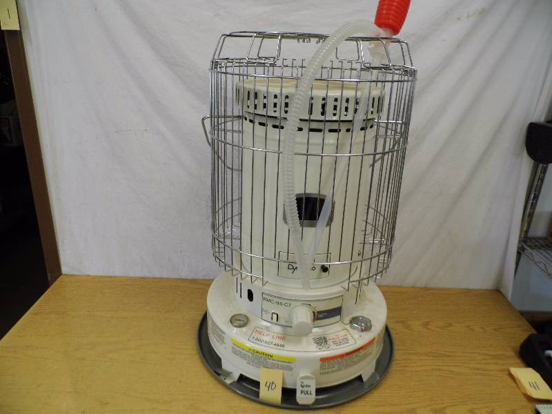 lot 40 image: DynaGlo Kerosene Heater