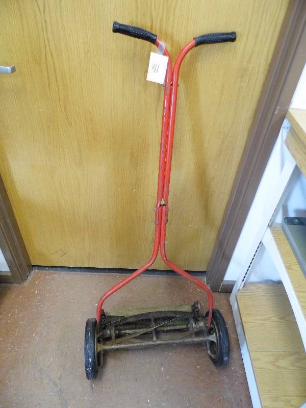lot 41 image: Push Mower