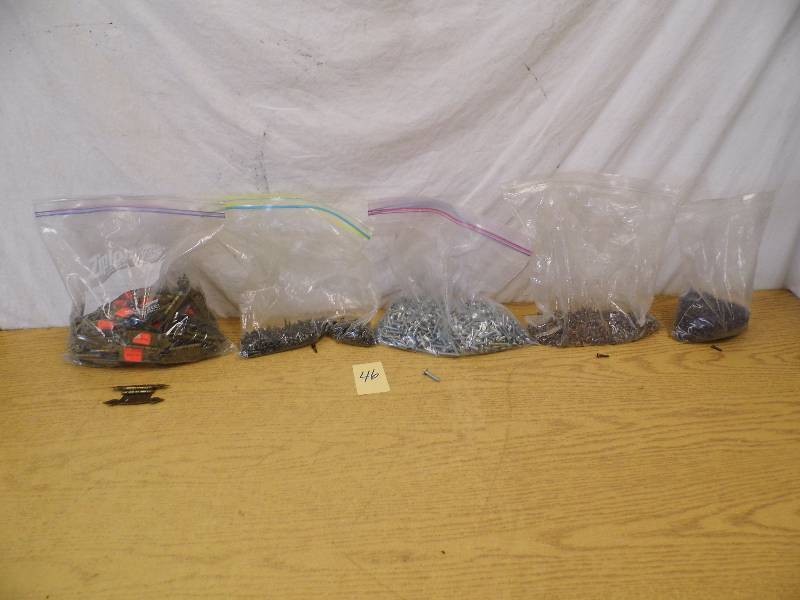 lot 46 image: Hinges - Screws