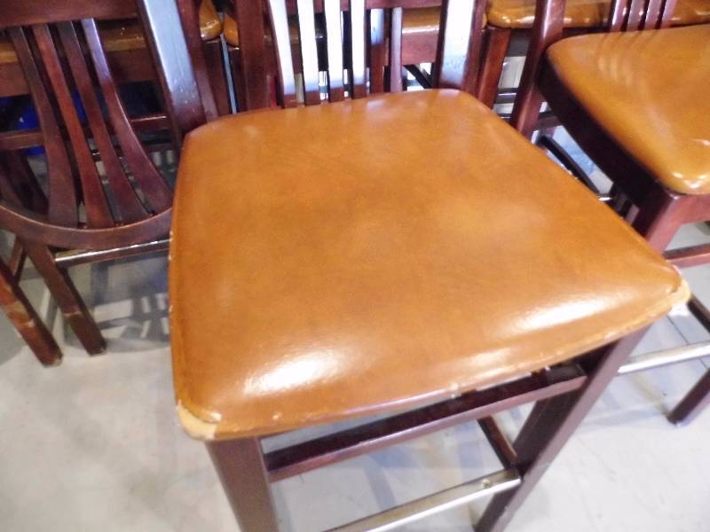 lot 98 image: Lot of 12 Bar Stools