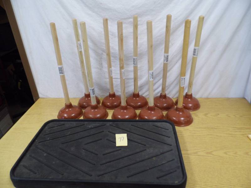 lot 77 image: Lot of 9 Boot Trays - 10 Plungers