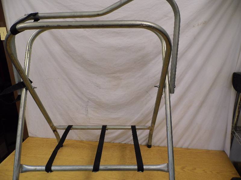lot 80 image: Saddle Rack
