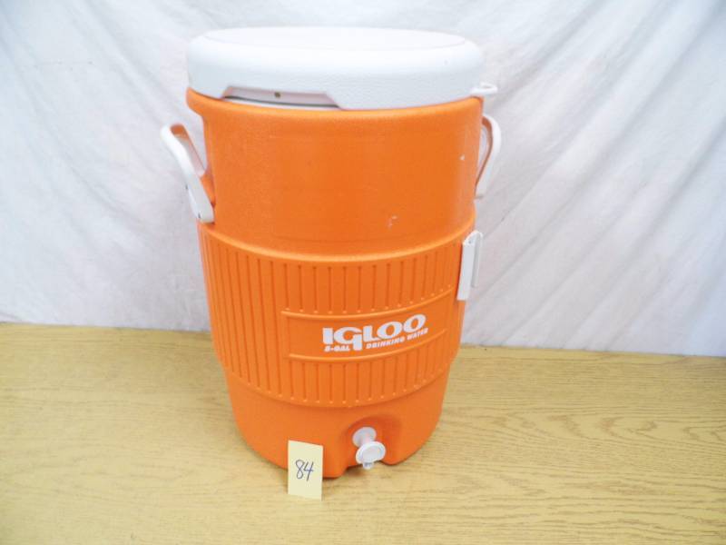 lot 84 image: Igloo Drink Dispenser