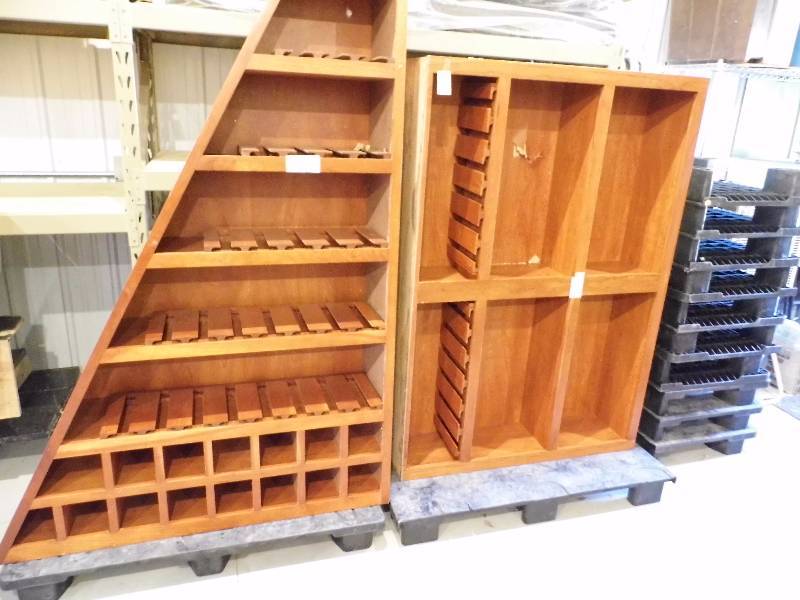 lot 87 image: Large Bar
