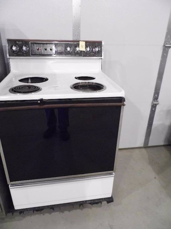 lot 91 image: Whirlpool Stove