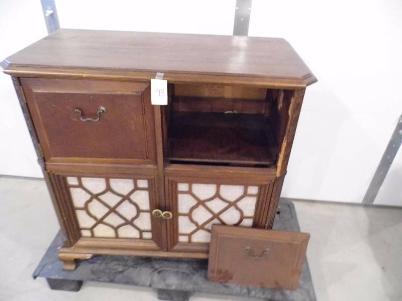 lot 94 image: cabinet