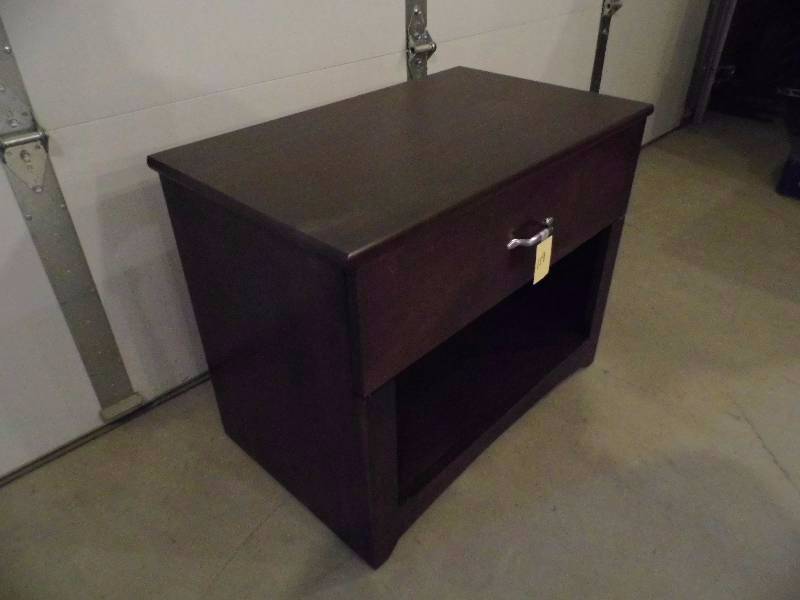 lot 95 image: Nightstand