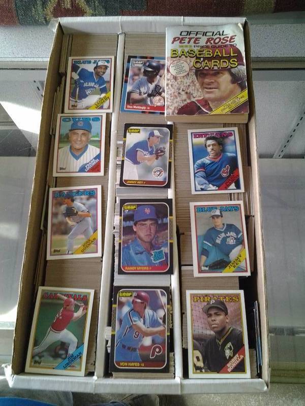 Lot Of 3000 Baseball Cards