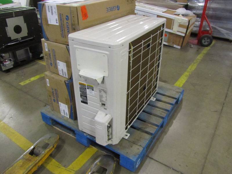 lot 25 image: Gree 24,000 BTU 18 SEER Neo Ductless Heat Pump Condenser