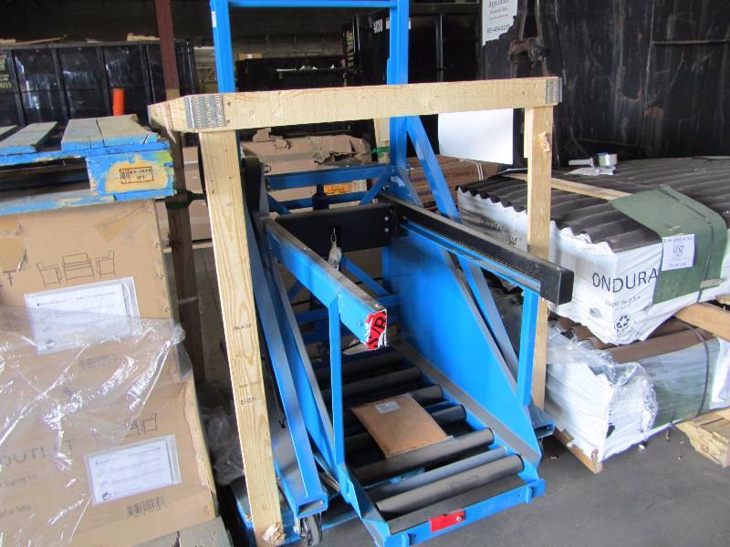 lot 54 image: Enersys Battery Transfer Cart