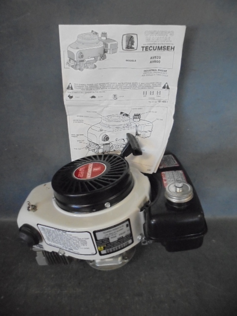 lot 10 image: 3 HP Tecumseh 2 Cycle Motor