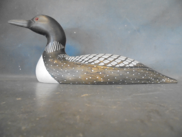lot 11 image: Loon Carving