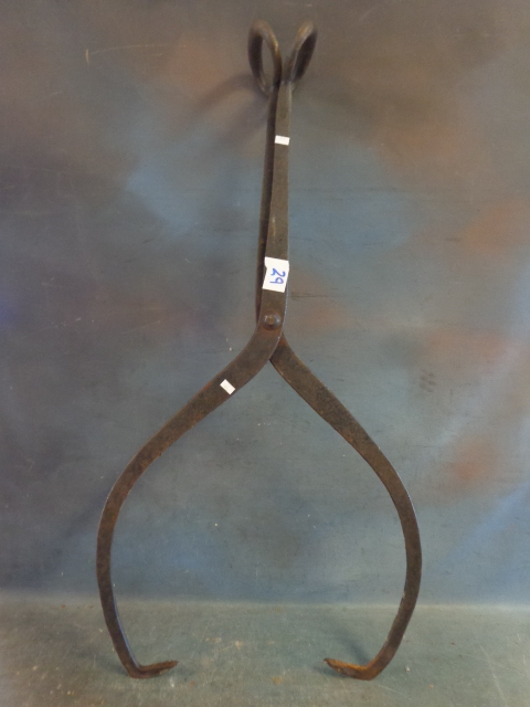 lot 29 image: Extra Large Ice Tongs