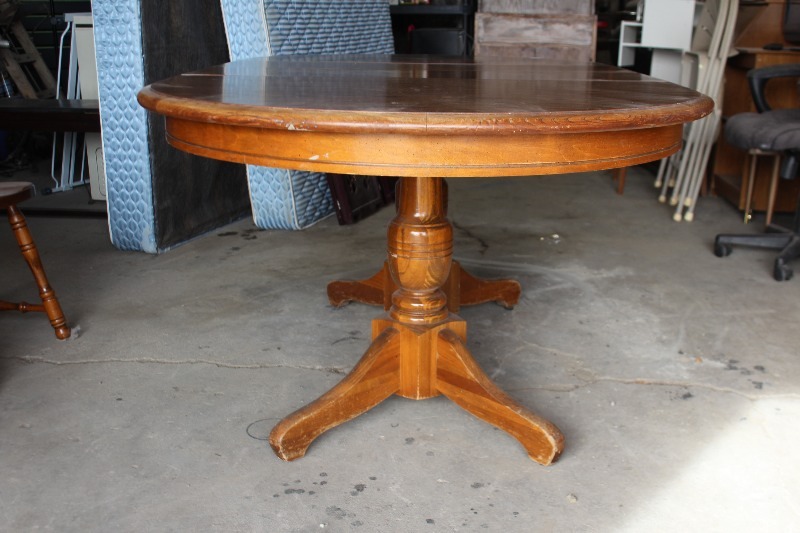 Kitchen Table with 2 Leaves