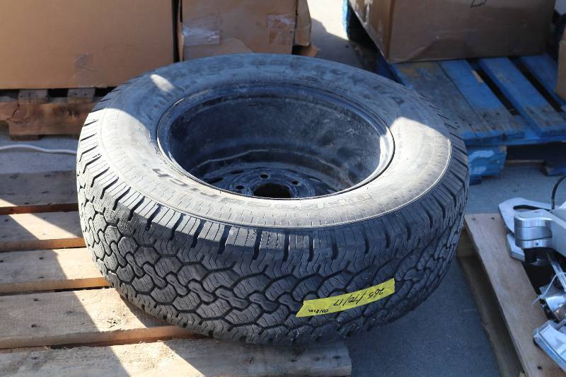 lot 13 image: Pickup Tire
