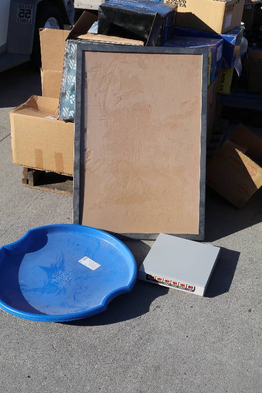 lot 14 image: Disk Sleds