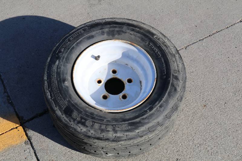 lot 18 image: Trailer TireRim