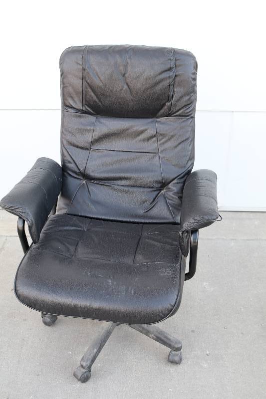 lot 26 image: Office Chair