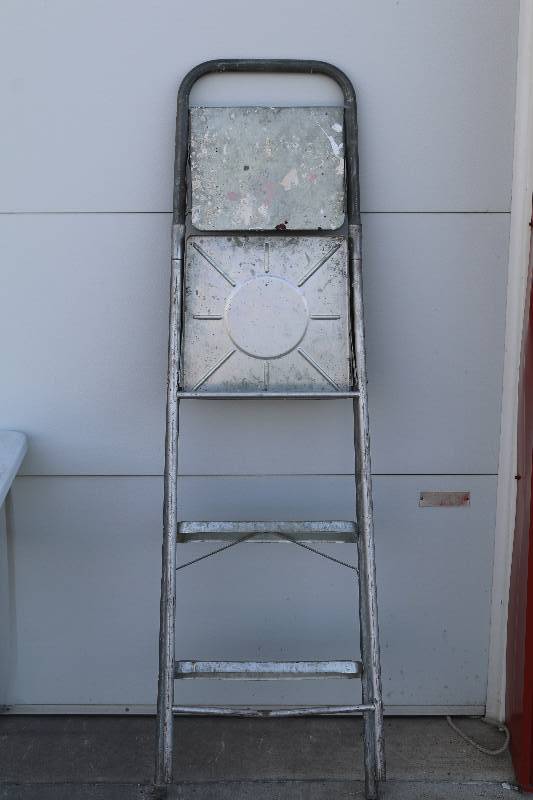lot 30 image: Metal Step Ladder