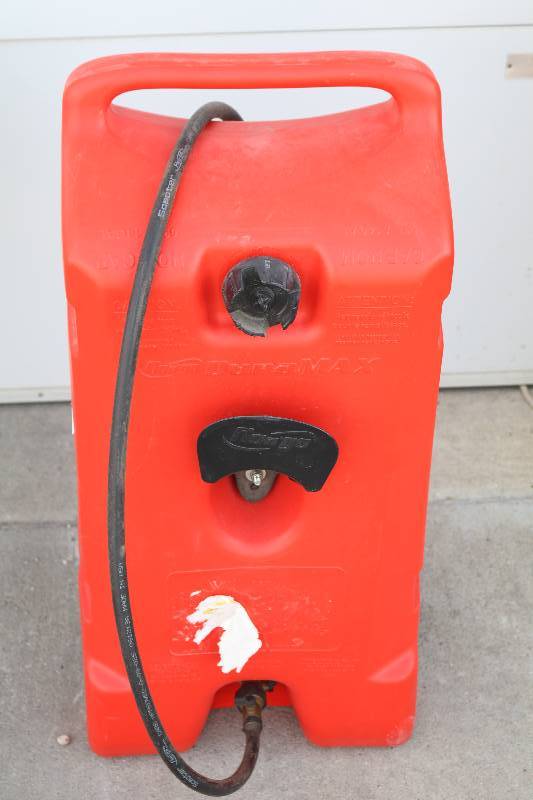 lot 32 image: Portable Fuel Caddy