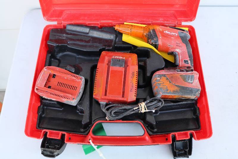 lot 33 image: Hilti Cordless Screwgun Kit
