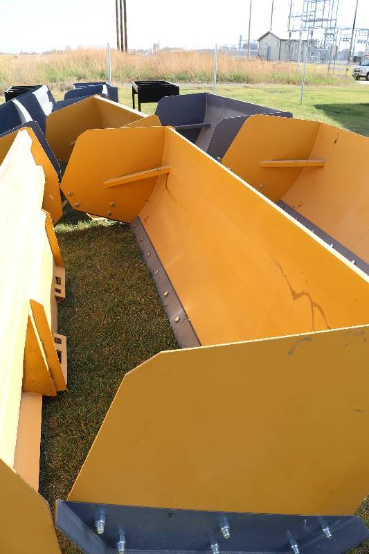 lot 59 image: Skid Steer Snow Pusher