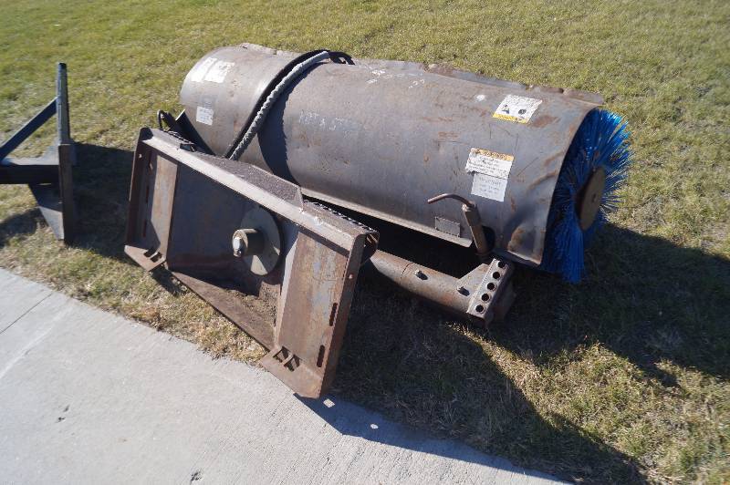 lot 80 image: Skid Steer Sweeper