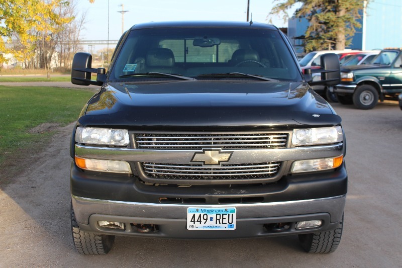 lot 1911 image: 2001 Chevrolet Silverado 2500HD  LT 6.0l 4x4 Crew Cab - Very Well Equipped -