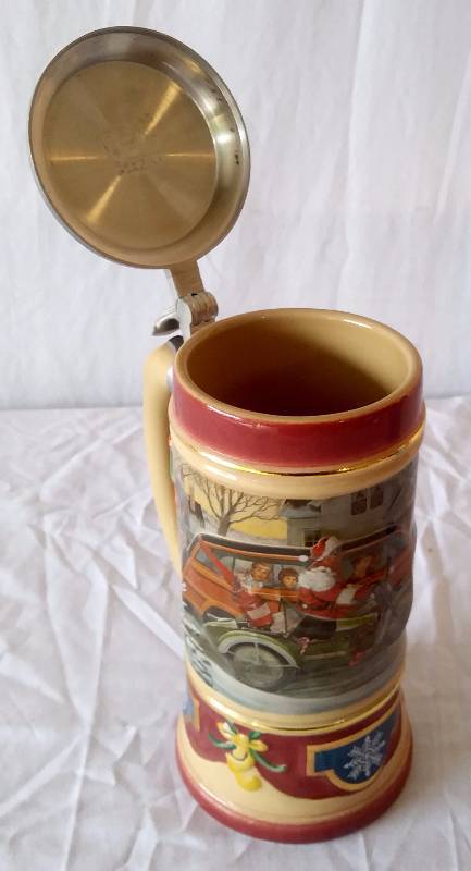 lot 1 image: (1of 2) Numbered & Limited Edition Harley-Davidson, 1997 Roadside Revelation from Holiday Memories Stein Collection