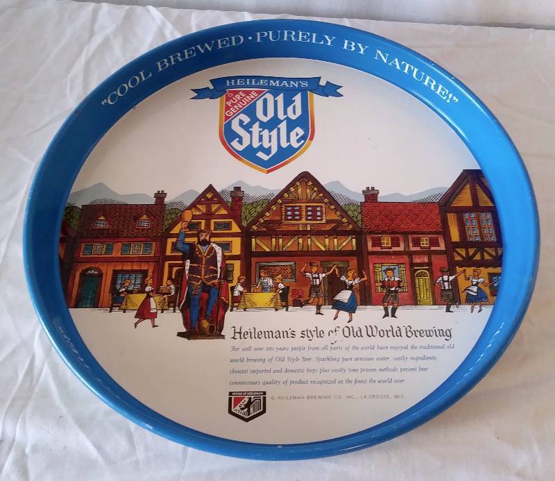 lot 17 image: Collection of Vintage Bar & Promotional Items