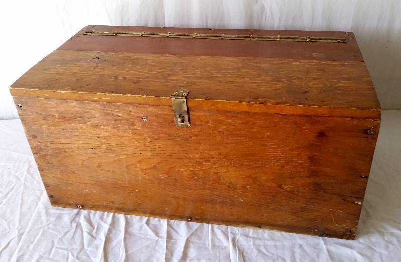 lot 21 image: Solid Vintage Wooden Chest & Antique Cariboo Wooden Apple Crate