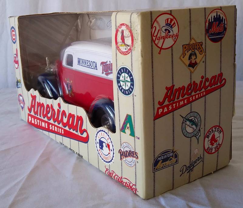 lot 23 image: (1 of 3 Collectible Banks) American Pastime Series Minnesota Twins Bank