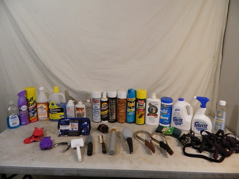 lot 140 image: Cleaning Supplies and Pet Supplies