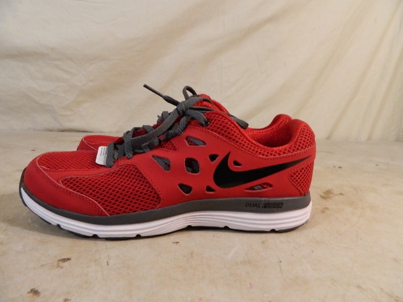 lot 148 image: New Boys Nike Shoes